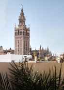 VIEW_ATTRACTIONS Q&Q Cathedral Suites Sevilla