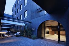 Bangunan Cen Diversity Hotel Cafe