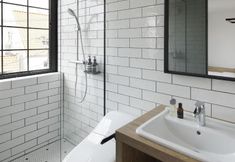 Toilet Kamar 7 Cen Diversity Hotel Cafe