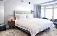 Bedroom 6 Pillows Luxury Boutique Hotel Anna Van Den Vondel 