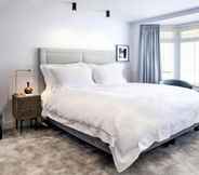 Bedroom 6 Pillows Luxury Boutique Hotel Anna Van Den Vondel 