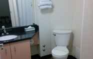 In-room Bathroom 3 Residence & Conference Centre - Brampton