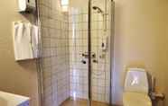 In-room Bathroom 5 Hotel Svanen, Grindsted