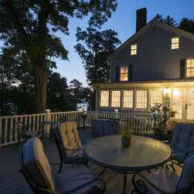 The Harbor Rose1 , 飯店John P. Humes Japanese Stroll Garden