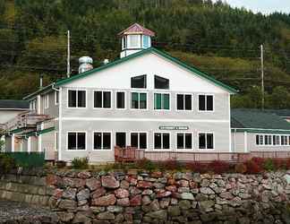 Exterior 2 Edgewater Inn Restaurant & Marina