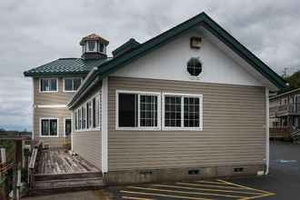 Exterior 4 Edgewater Inn Restaurant & Marina