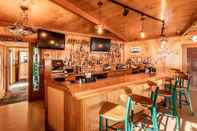 Bar, Kafe dan Lounge Edgewater Inn Restaurant & Marina