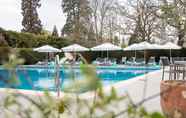 Hồ bơi 2 Great Fosters - A Small Luxury Hotel