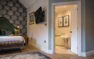 Kamar Tidur 4 Great Fosters - A Small Luxury Hotel