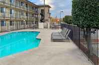 Swimming Pool Rodeway Inn Sacramento-University Area