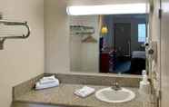 In-room Bathroom 7 Rodeway Inn Sacramento-University Area
