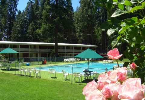 Swimming Pool Long Barn Lodge