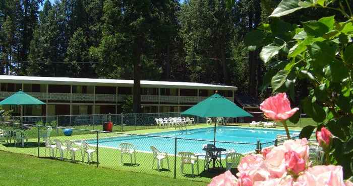 Kolam Renang Long Barn Lodge