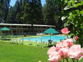 Swimming Pool Long Barn Lodge