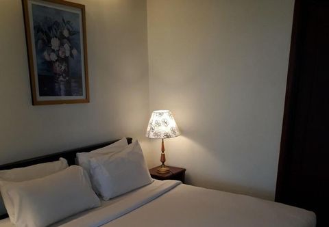 Others Standard Suit At Times Square