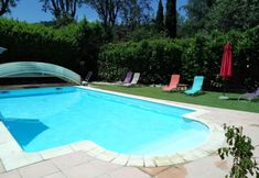 Swimming Pool 3 Logis Hôtel le Domaine de la Régalière