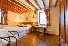 卧室 Logis Auberge de la Hulotte