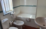 Phòng tắm bên trong 4 Hotel Mar e Sol by Portugalferias