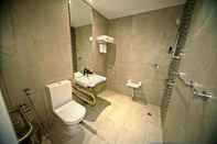 In-room Bathroom Kingsgate Al Jadaf