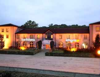 Bangunan 2 Logis Hotel Les Tuileries