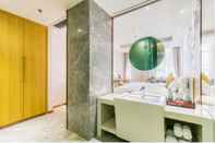 In-room Bathroom Paco Hotel (Shunde Beijiao Midea Group Headquarter