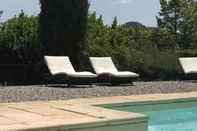 Swimming Pool Logis Hotel Plantevin