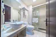 In-room Bathroom Hanting Hotel Shanghai Lujiazui Zhangyang Road