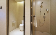 In-room Bathroom 3 Ji Hotel (Shanghai Hongqiao Airport Huaxiang Road)