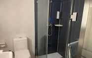 Toilet Kamar 6 Hanting Hotel Xuyi International Trade Shopping Pl