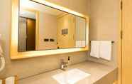In-room Bathroom 5 Ji Hotel Suzhou Shimao Plaza