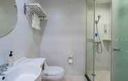 In-room Bathroom 3 Hanting Haining Haichang South Road Leather City