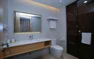 In-room Bathroom 3 Ji Hotel (Jiayuguan Pedestrian Street)