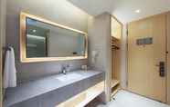 In-room Bathroom 6 Ji Hotel Lanzhou Zhongchuan Airport