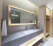 In-room Bathroom 6 Ji Hotel Lanzhou Zhongchuan Airport