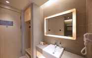 In-room Bathroom 6 JI Hotel Lanzhou Oriental Red Square