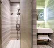 In-room Bathroom 4 Hanting Premium Hotel  Shanghai East Nanjing Road