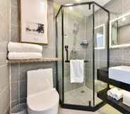 In-room Bathroom 3 Hanting Premium Hotel Sanyuanqiao Yansha Embassy
