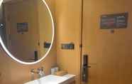 In-room Bathroom 5 Ji Hotel (Xiamen Zhongshan Road)