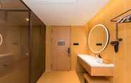 In-room Bathroom 6 Ji Hotel (Shanghai Longbai Xincun Metro Station)