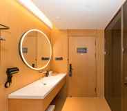 In-room Bathroom 6 Ji Hotel Hangzhou Zhuantang Academy of Fine Arts B