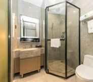 In-room Bathroom 5 Madison Hangzhou Qianjiang Century City Branch