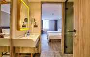 In-room Bathroom 3 Hanting Hotel (Ningbo Chisport Outlets)