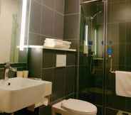 In-room Bathroom 6 Hanting Hotel Haila Er Liu Erliu Road