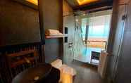 Toilet Kamar 5 Sinae Phuket Luxury Hotel (SHA Extra Plus+)