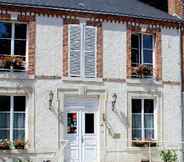 Exterior 4 Logis Hotel La Villa Des Bordes