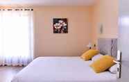 Kamar Tidur 3 Logis Hotel Le Chene Vert