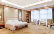 Bedroom 5 Empark Grand Hotel Luoyuan