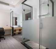 Toilet Kamar 7 Days Inn By Wyndham Guiyang Nanming