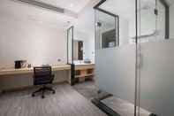 In-room Bathroom Days Inn By Wyndham Guiyang Nanming