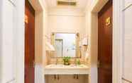 In-room Bathroom 3 Shell Suzhou Shengze Oriental Textile City Hotel